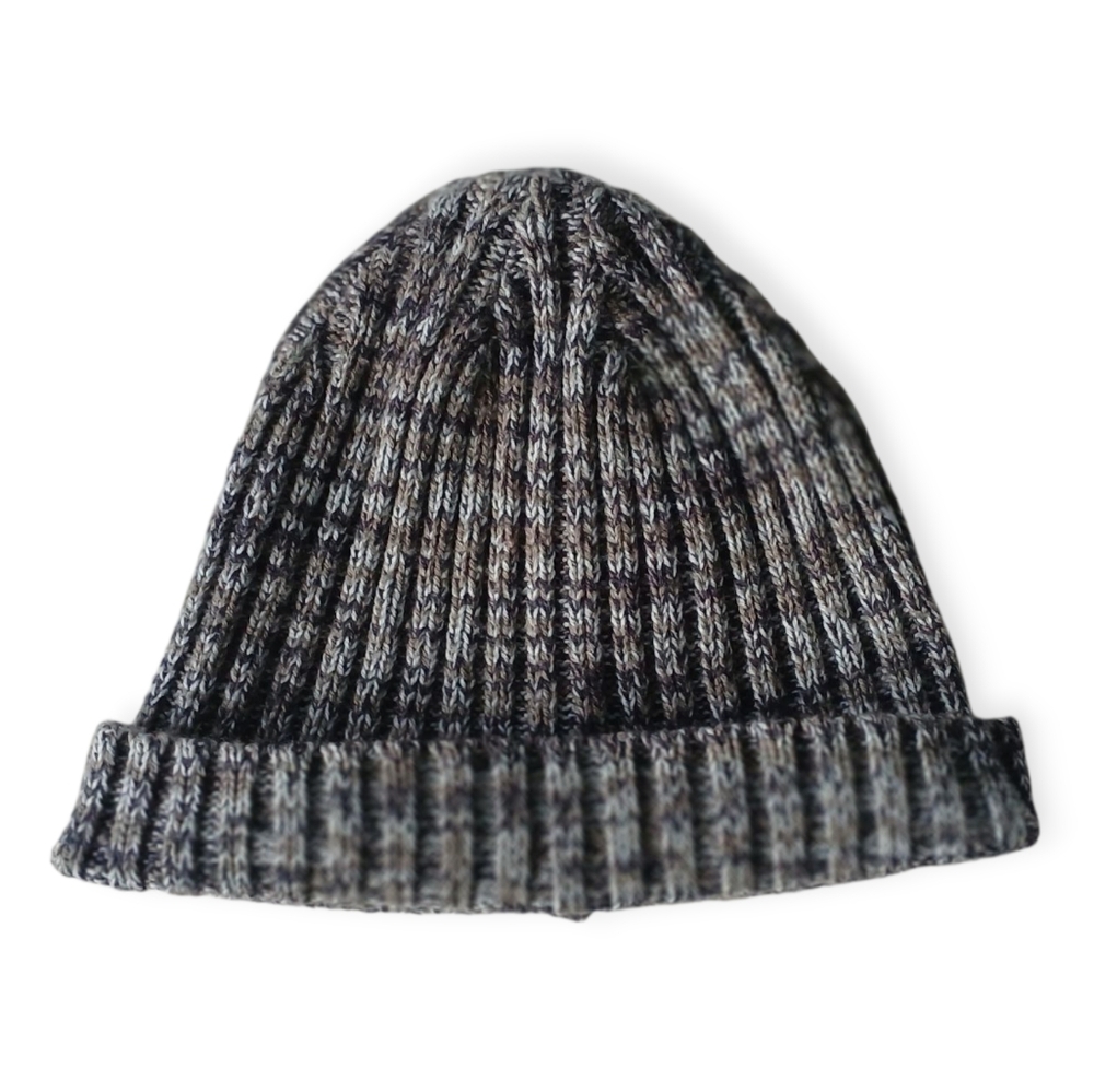ISOTONER KIDS  GRAY CABLE KNIT BEANIE HAT. ONE SIZE